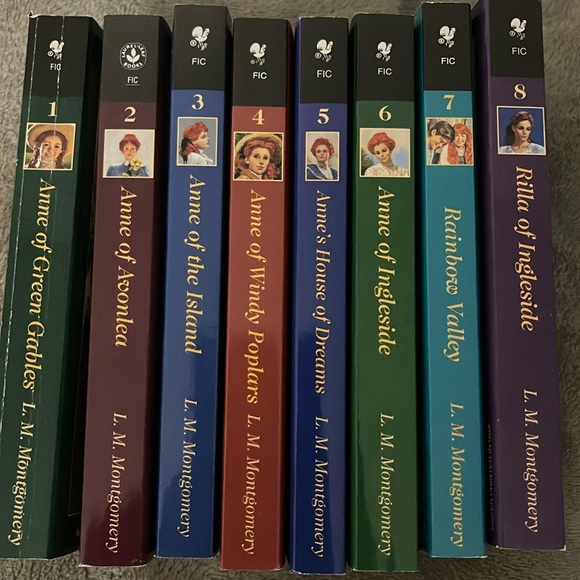 I am selling all 8 books of the series ’Anne Of Green Gables’! - Picture 1 of 2